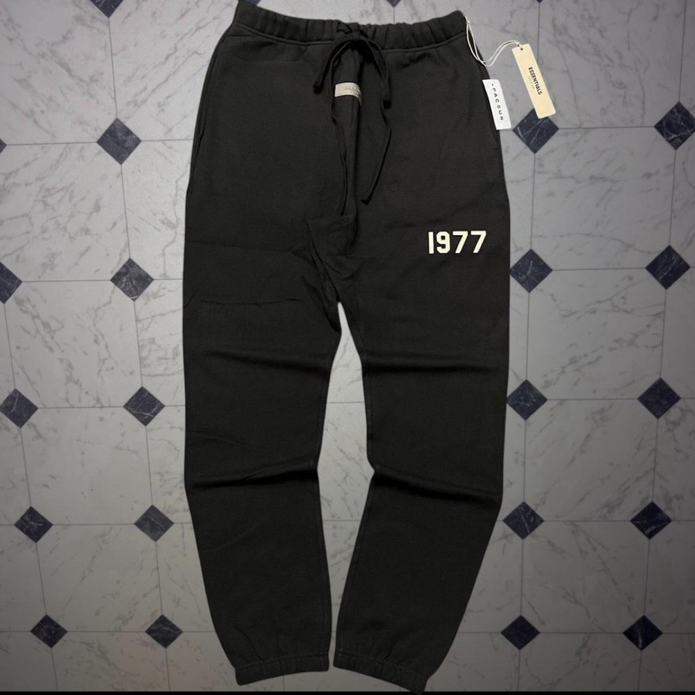 Essentials Fear of God 1977 Black Cuffed Sweatpants NWT SIZE‎ XXL